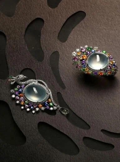 七彩云南翡翠闪耀消博会 总价超10亿元展品，引领珠宝首饰消费新风尚